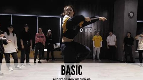 幼儿hiphop张婉莹暑假作业：网友热议其创造力与舞蹈才华，称赞其表演生动有趣