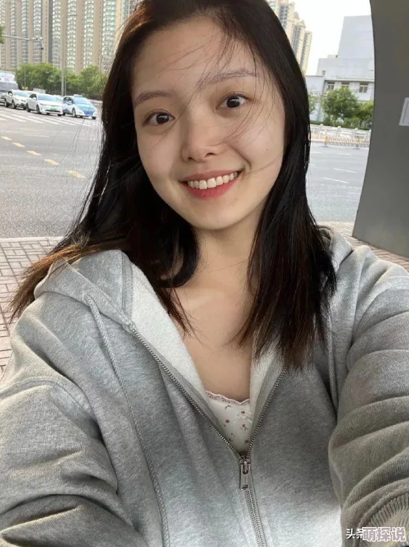 生物课繁殖老师拿校花做示范，探讨植物繁殖方式及其对生态系统的影响与意义