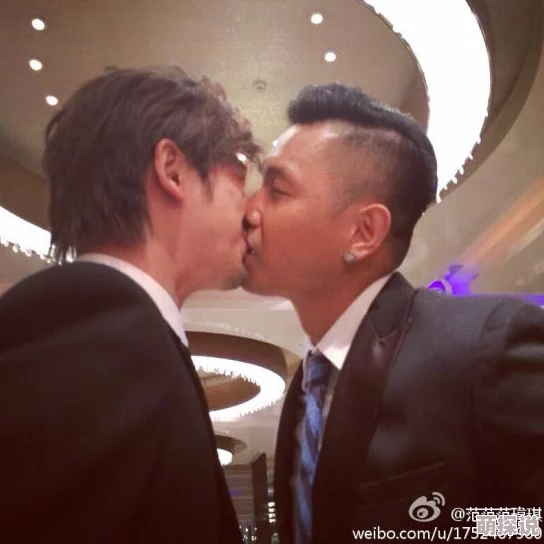 高中男男Gay互吃：校园内曝光的惊人视频引发热议，网友纷纷围观并猜测背后故事