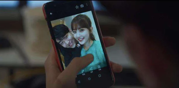 粗-暴 交videos乱-叫XXX，指的是在网络平台上出现的一种不当行为，其中用户通过视频分享和传播粗俗、暴力的内容，引发了社会对网络道德和法律监管的广泛关注