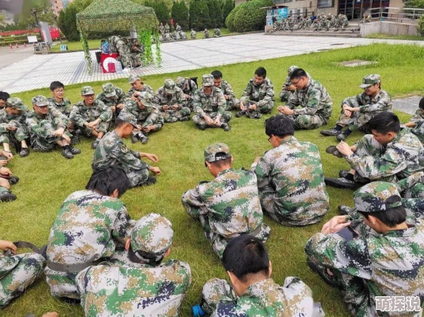 51吃瓜群众fun军训跳舞：在这个特别的日子里，参与者们通过欢快的舞蹈展现了青春活力与团结精神