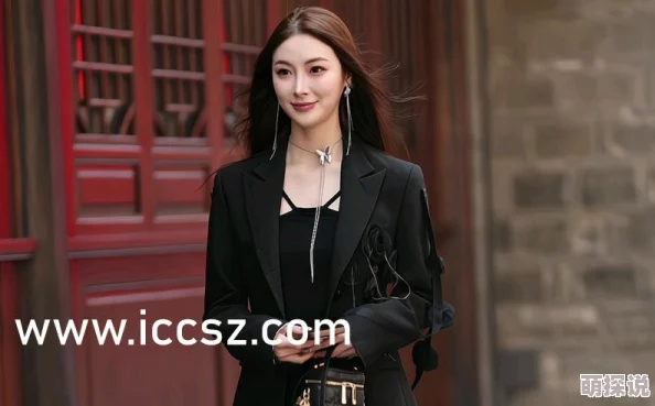 办公室丝袜老师:近日,一位以独特穿搭风格而受到关注的老师在社交媒体上分享了她的教学日常,引发热议 办公室丝袜老师:近日,一位以独特穿搭风格而受到关注的老师在社交媒体上分享了她的教学日常,引发热议