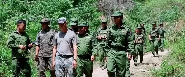 坦克大决战全面解析：伤害道具种类及分裂弹的实战用处介绍