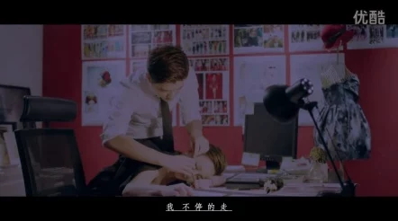 h办公桌下激情嗯啊呻吟视频办公室恋情新篇章上演
