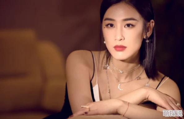 北条麻妃肉色开裆丝袜儿媳的谎言（闪耀的婆婆）爱与理解让家庭更温暖团结共创美好未来